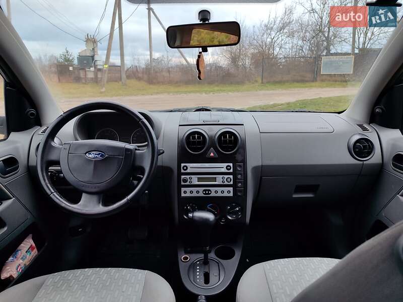 Хэтчбек Ford Fusion 2004 в Золотоноше