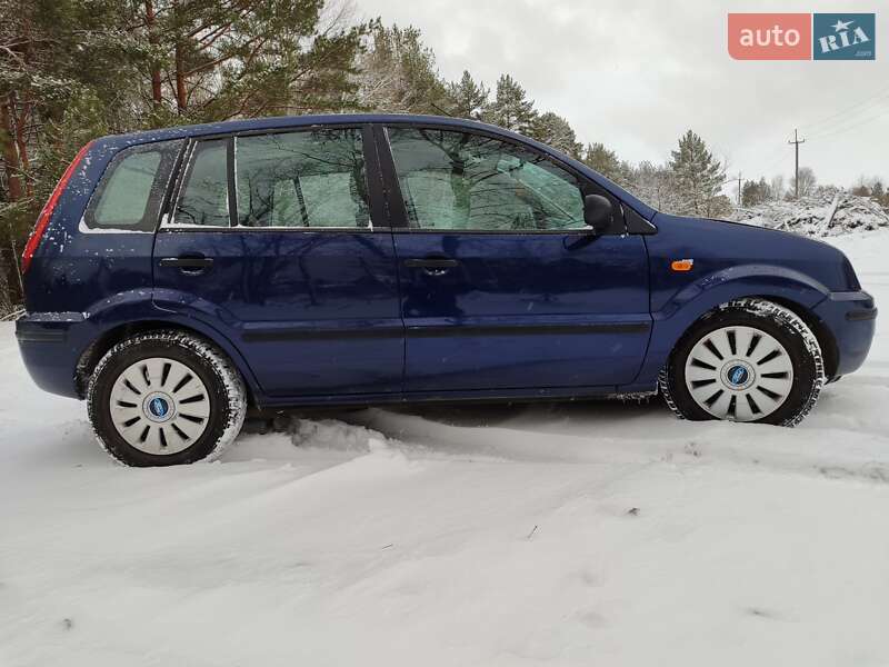 Хэтчбек Ford Fusion 2004 в Золотоноше