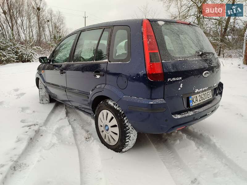 Хэтчбек Ford Fusion 2004 в Золотоноше