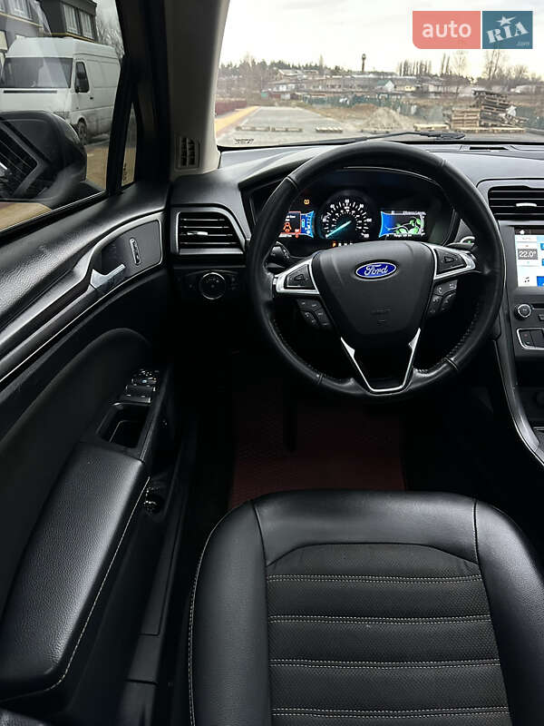 Седан Ford Fusion 2018 в Буче