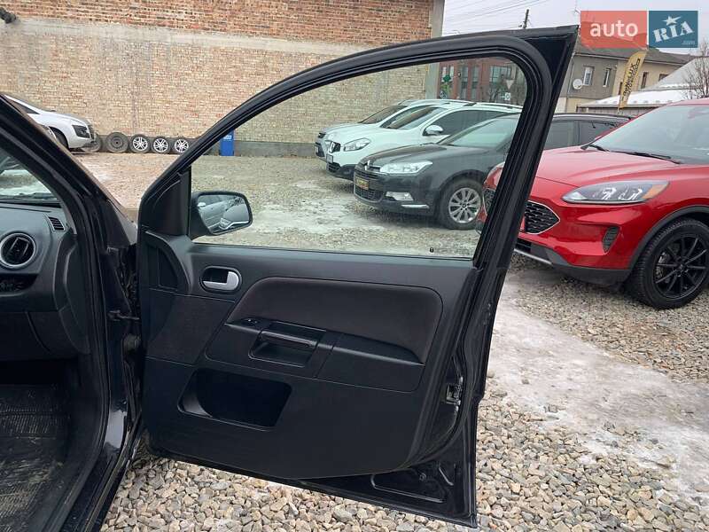 Хэтчбек Ford Fusion 2008 в Коломые