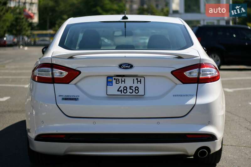 Седан Ford Fusion 2015 в Одесі