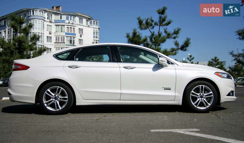 Седан Ford Fusion 2015 в Одесі