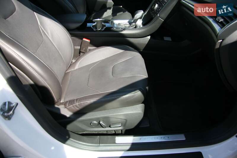 Седан Ford Fusion 2015 в Одесі