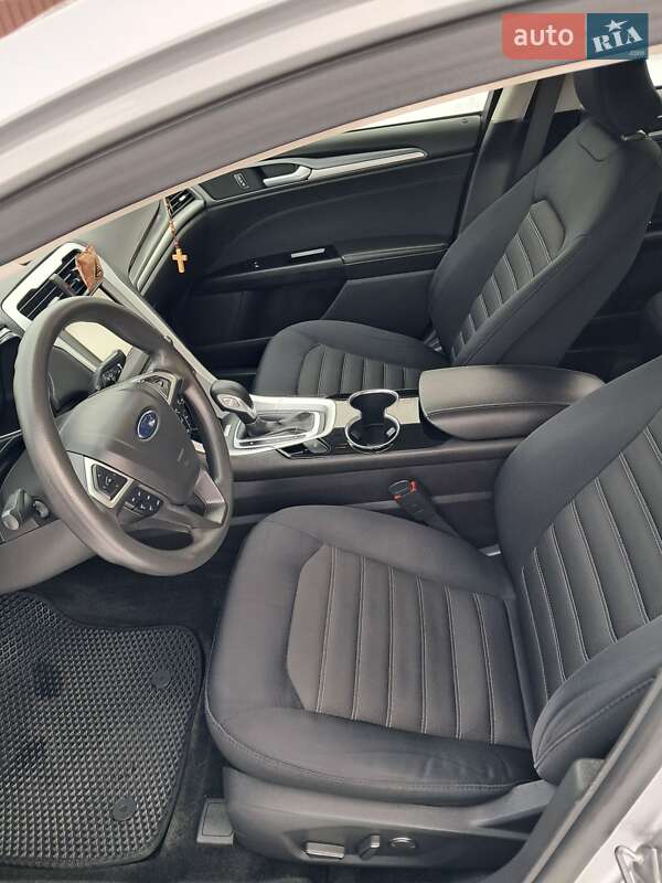 Седан Ford Fusion 2015 в Калуші