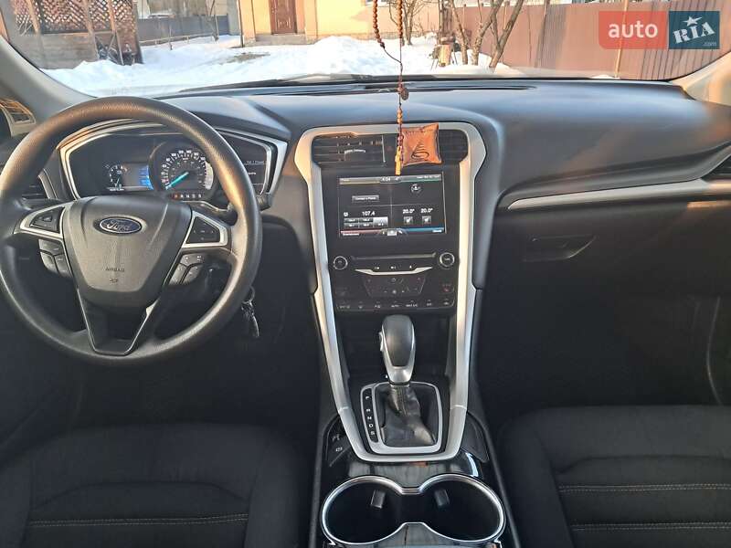 Седан Ford Fusion 2015 в Калуші