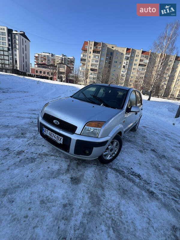 Хэтчбек Ford Fusion 2006 в Долине