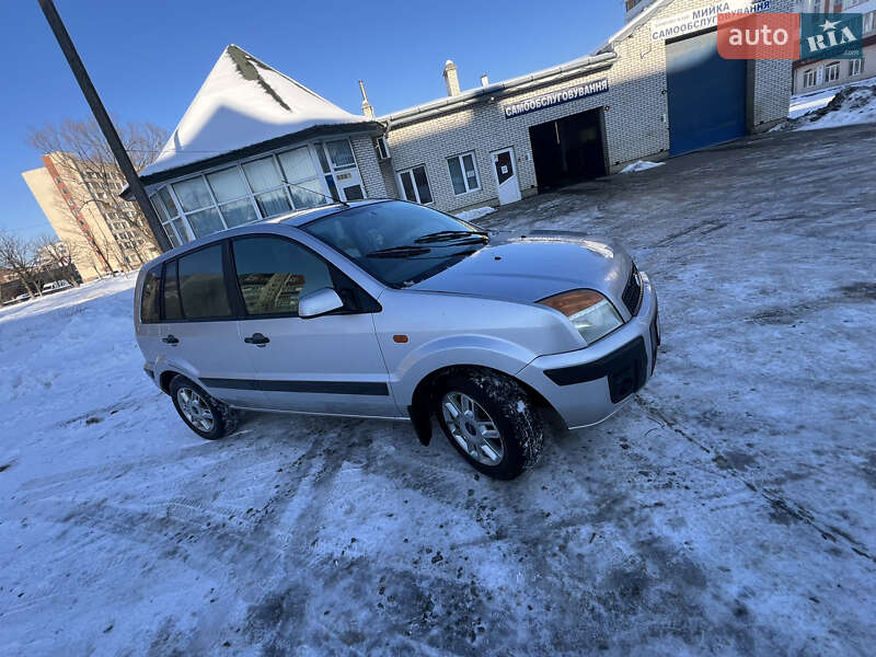 Хэтчбек Ford Fusion 2006 в Долине