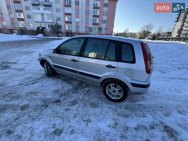Хэтчбек Ford Fusion 2006 в Долине