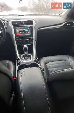 Седан Ford Fusion 2013 в Жовкве