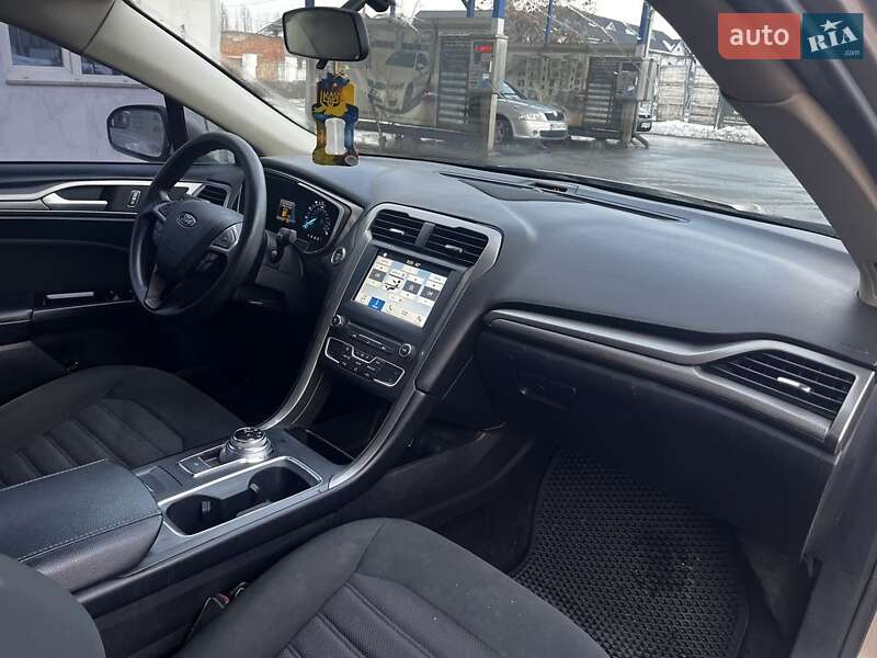 Седан Ford Fusion 2016 в Мукачевому