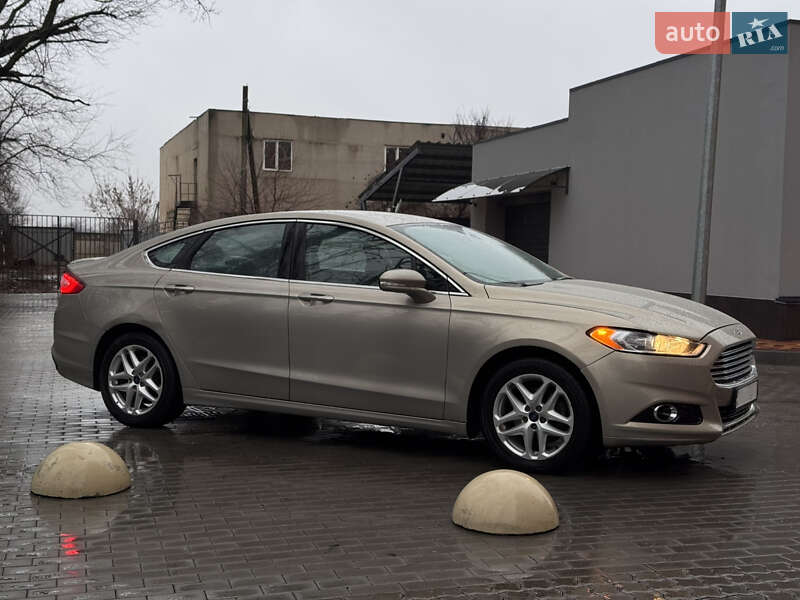 Седан Ford Fusion 2015 в Одесі