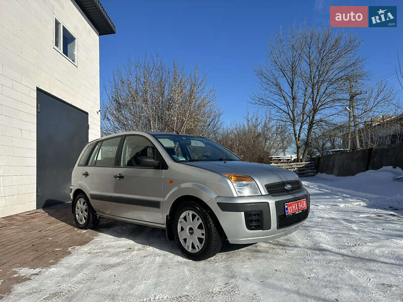 Хэтчбек Ford Fusion 2006 в Хороле