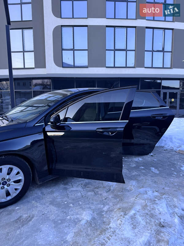 Седан Ford Fusion 2013 в Львові