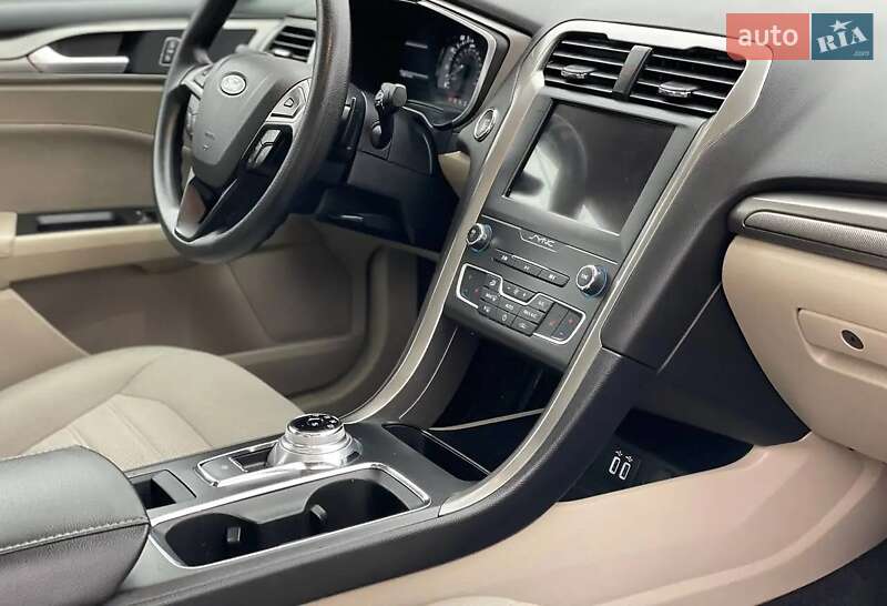 Седан Ford Fusion 2019 в Луцьку