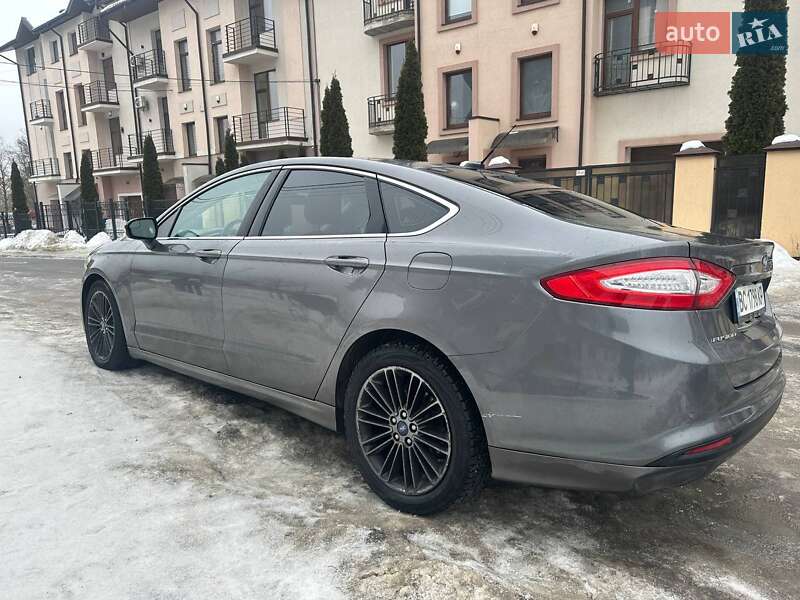 Седан Ford Fusion 2013 в Львові