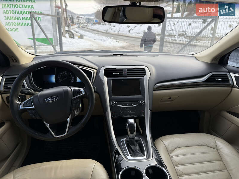 Седан Ford Fusion 2013 в Кременці
