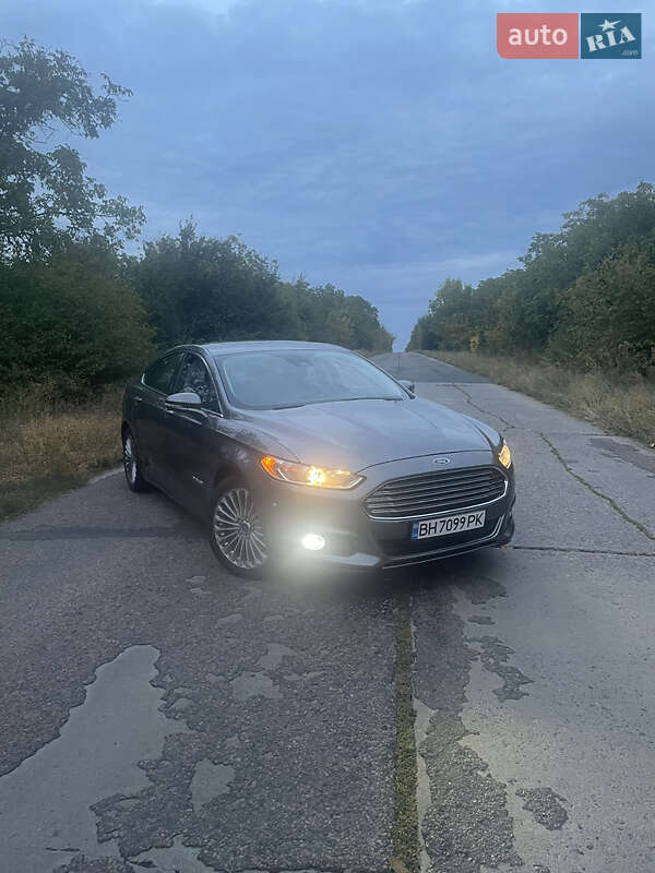 Седан Ford Fusion 2013 в Одесі