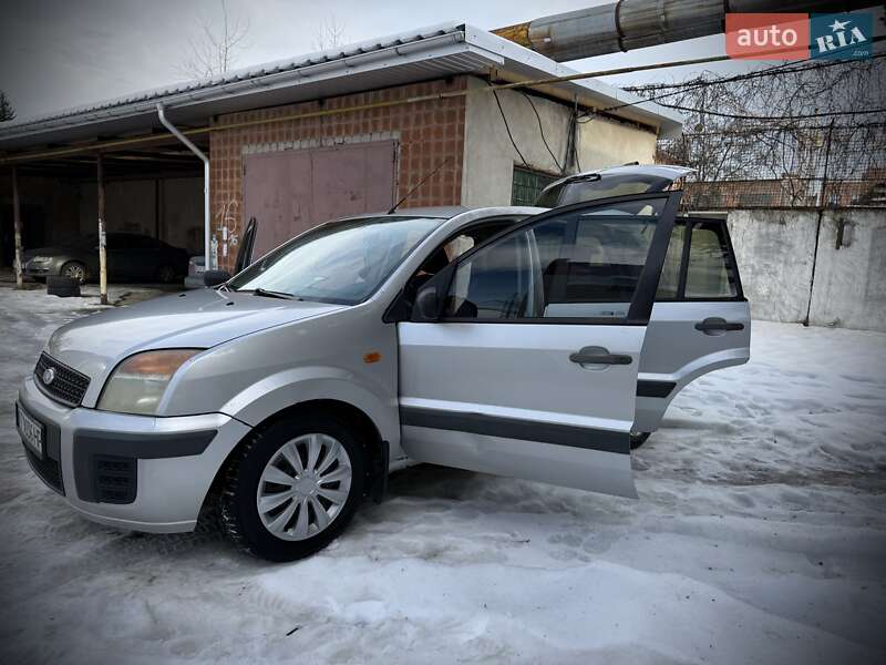Хэтчбек Ford Fusion 2006 в Ивано-Франковске