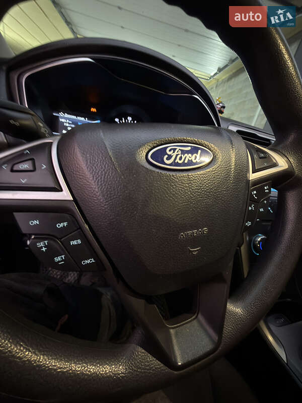 Седан Ford Fusion 2017 в Дубно