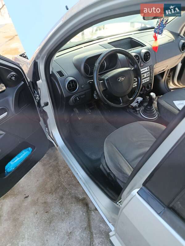 Хэтчбек Ford Fusion 2004 в Каневе фото 8 Хэтчбек Ford Fusion 2004 в Каневе