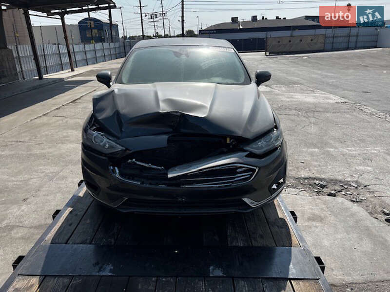 Седан Ford Fusion 2019 в Львове