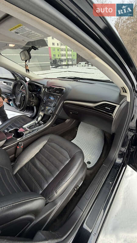 Седан Ford Fusion 2015 в Львові