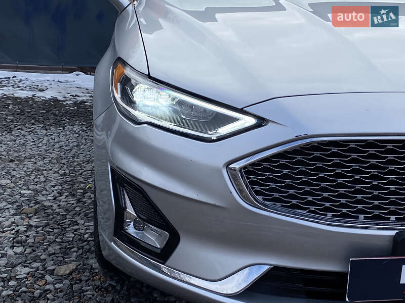 Седан Ford Fusion 2019 в Львове
