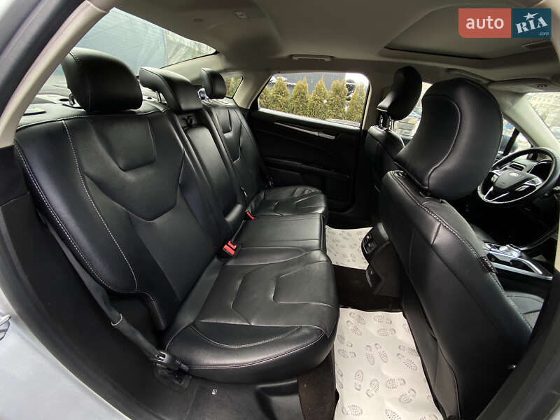 Седан Ford Fusion 2019 в Львове