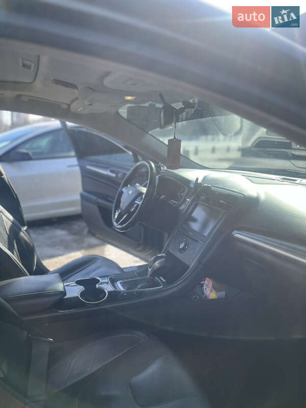 Седан Ford Fusion 2015 в Тиврову