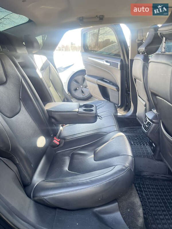 Седан Ford Fusion 2015 в Тиврову