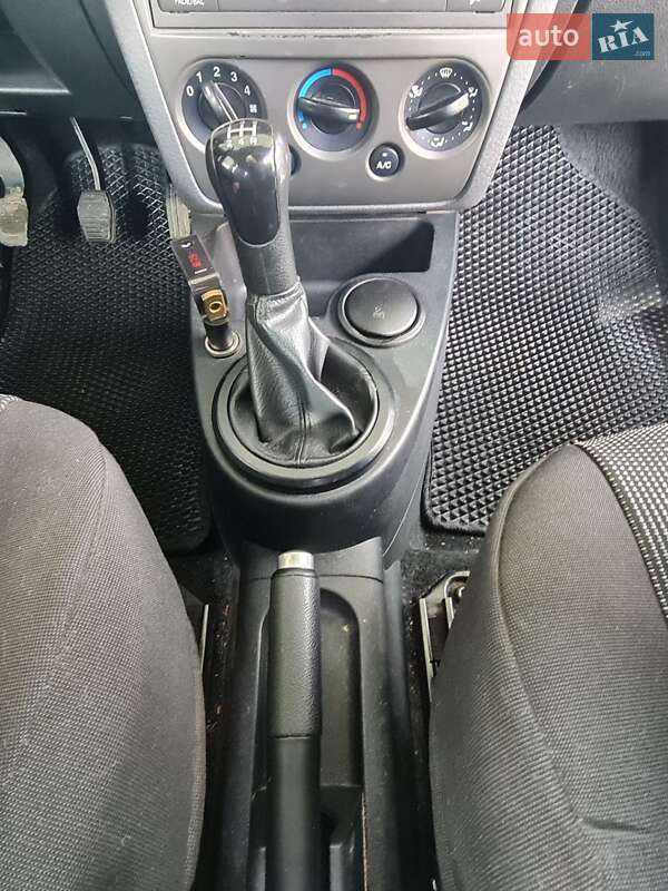 Хэтчбек Ford Fusion 2008 в Новом Роздоле