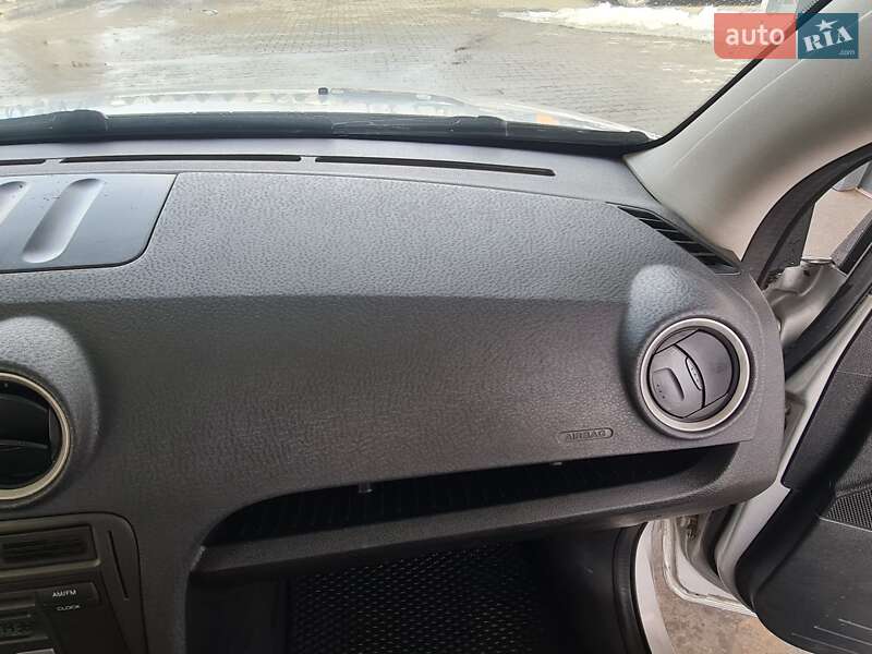 Хэтчбек Ford Fusion 2008 в Новом Роздоле