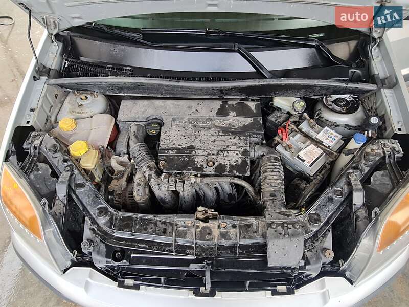 Хэтчбек Ford Fusion 2008 в Новом Роздоле