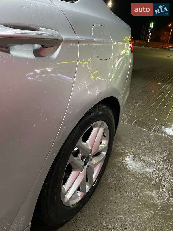 Седан Ford Fusion 2015 в Ободовке