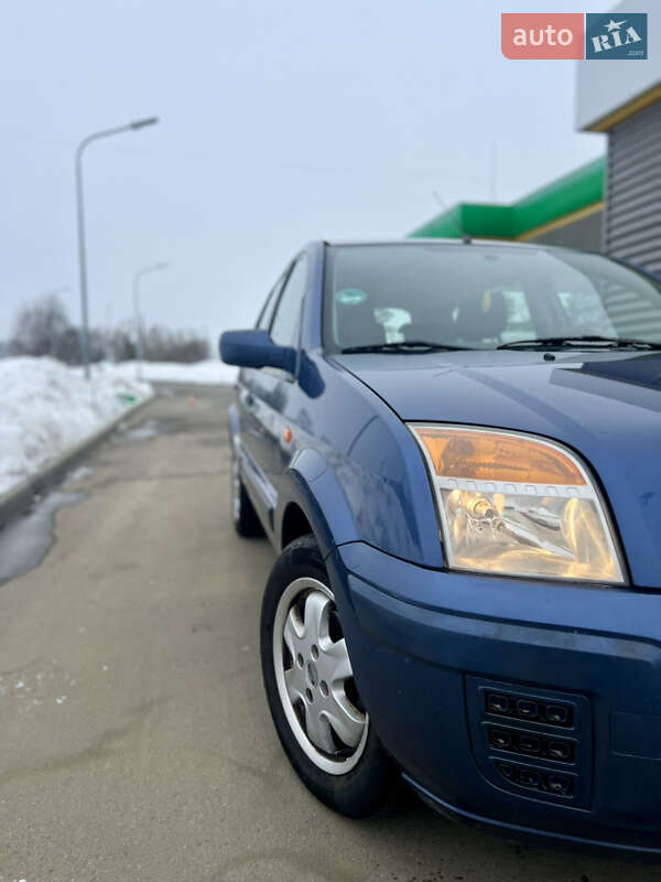 Хэтчбек Ford Fusion 2006 в Шостке
