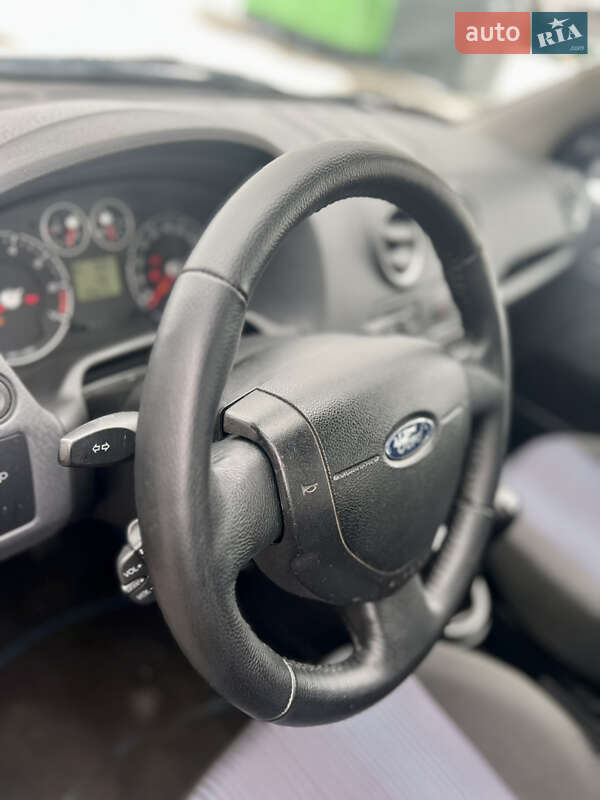 Хэтчбек Ford Fusion 2006 в Шостке