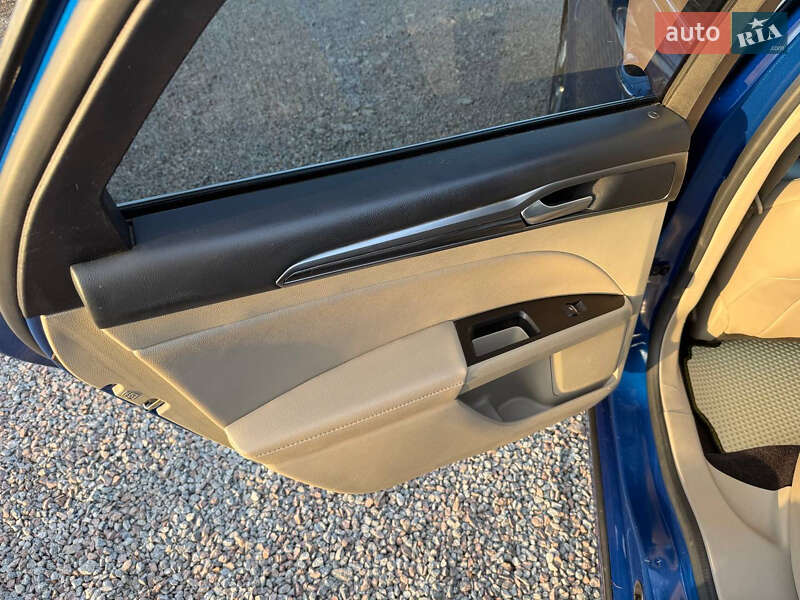 Седан Ford Fusion 2016 в Стрые