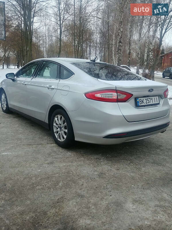 Седан Ford Fusion 2016 в Ровно