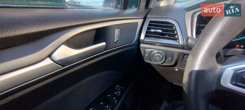 Седан Ford Fusion 2015 в Волочиську