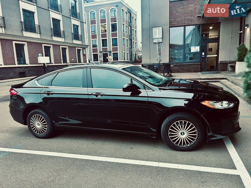 Седан Ford Fusion 2018 в Вышгороде