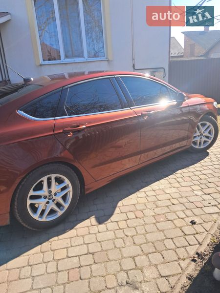 Седан Ford Fusion 2016 в Жовкве