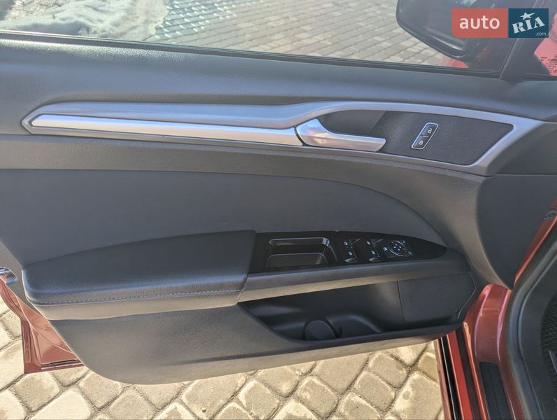 Седан Ford Fusion 2013 в Староконстантинове