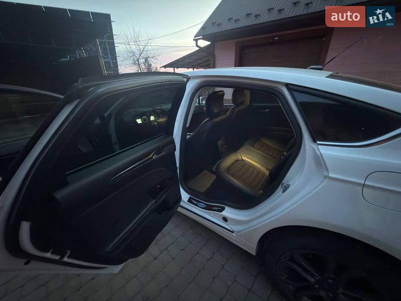 Седан Ford Fusion 2017 в Сторожинці