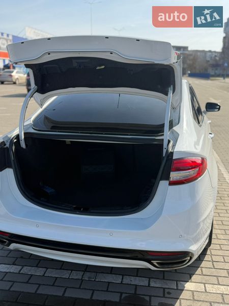 Седан Ford Fusion 2016 в Львові