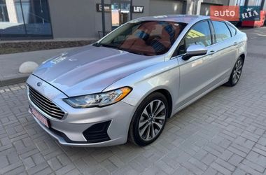 Седан Ford Fusion 2019 в Львові