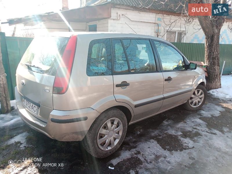 Хэтчбек Ford Fusion 2004 в Смеле