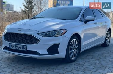 Седан Ford Fusion 2019 в Староконстантинове