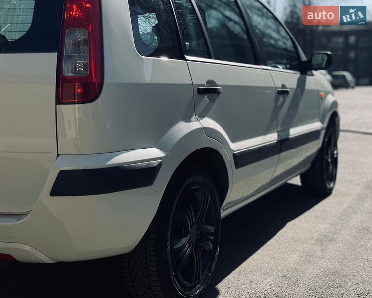 Хэтчбек Ford Fusion 2005 в Хмельницком