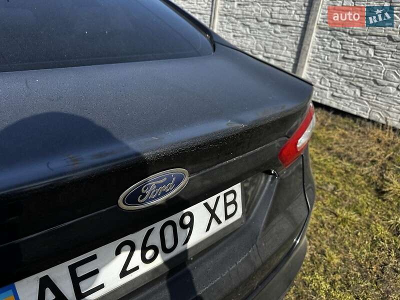 Седан Ford Fusion 2015 в Павлограді